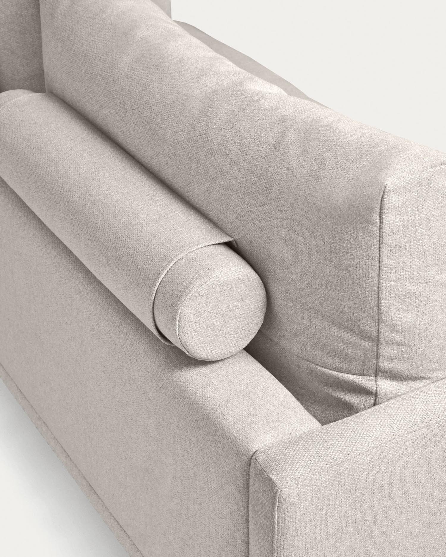 Beige 4-Sitzer Sofa Galene von Kave Home, 334 cm, stilvolles und nachhaltiges Möbelstück für gemütliche Wohnzimmer.