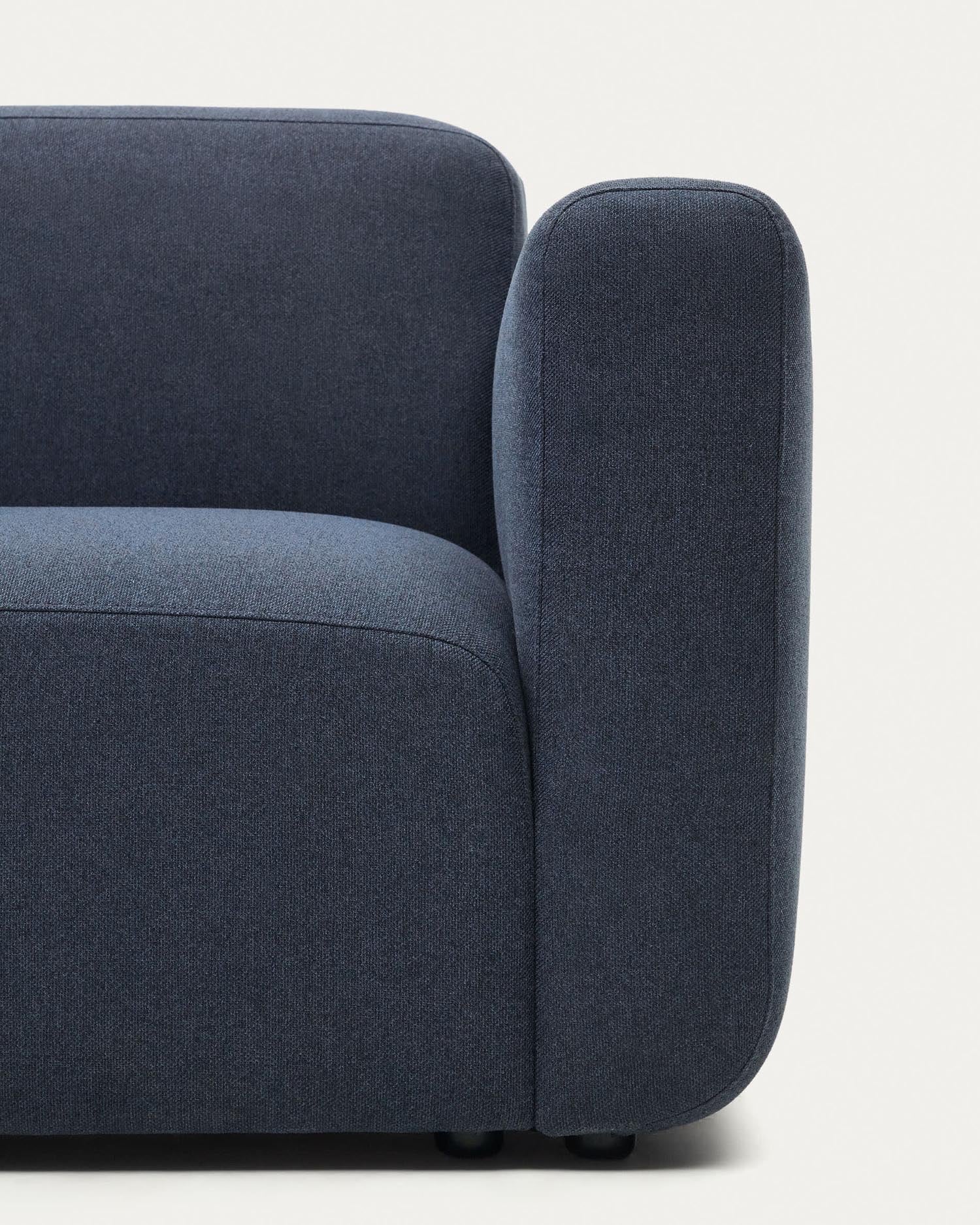 Entdecken Sie das Neom 2-Sitzer-Modularsofa in Blau (188 cm) von Kave Home – flexibel, elegant und umweltfreundlich für Ihr Wohnzimmer.