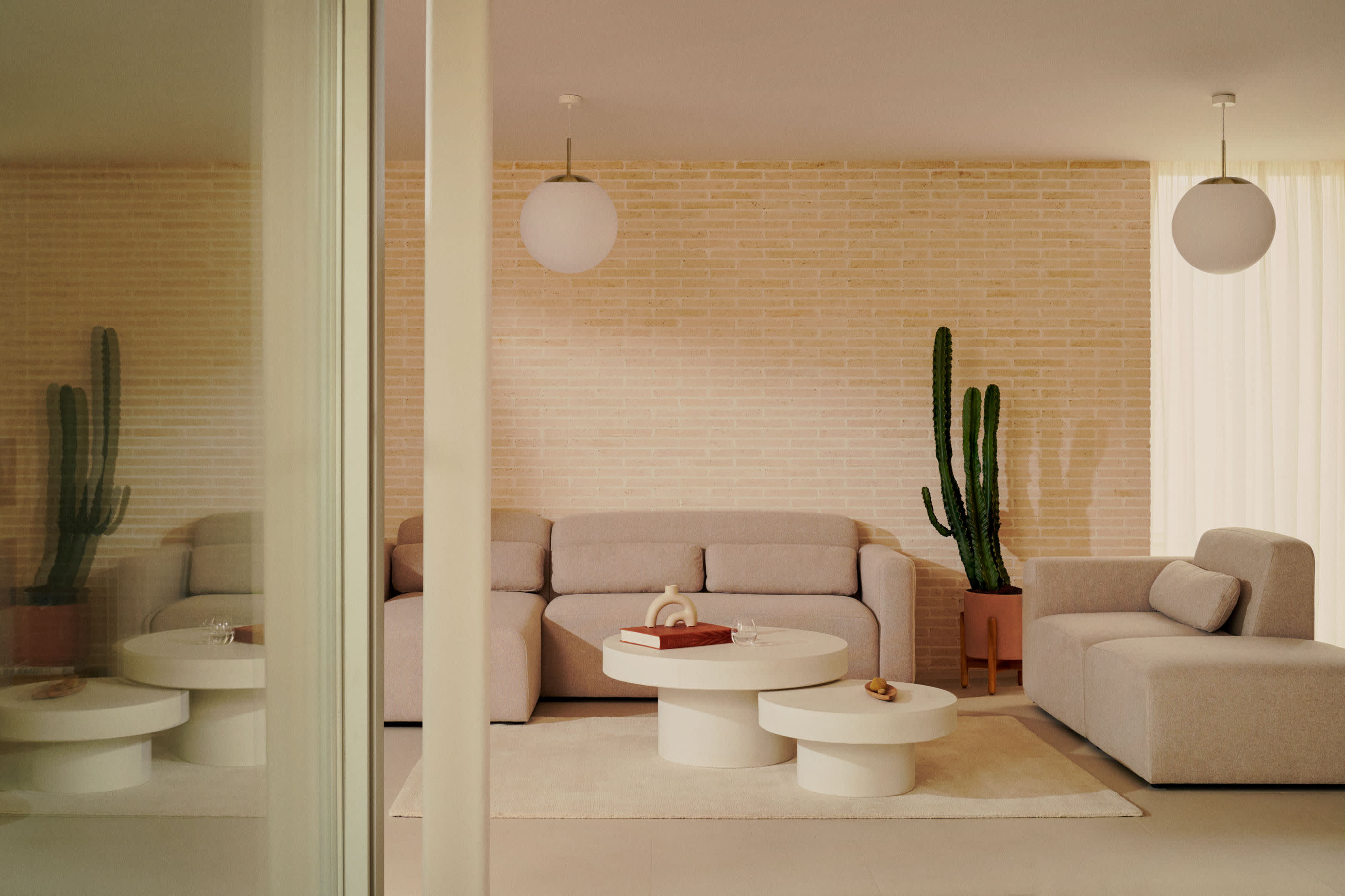 Elegantes modulares 3-Sitzer-Sofa mit Chaiselongue, beige, 263 cm, FSC-zertifiziert, von Kave Home. Komfort und Stil vereint.