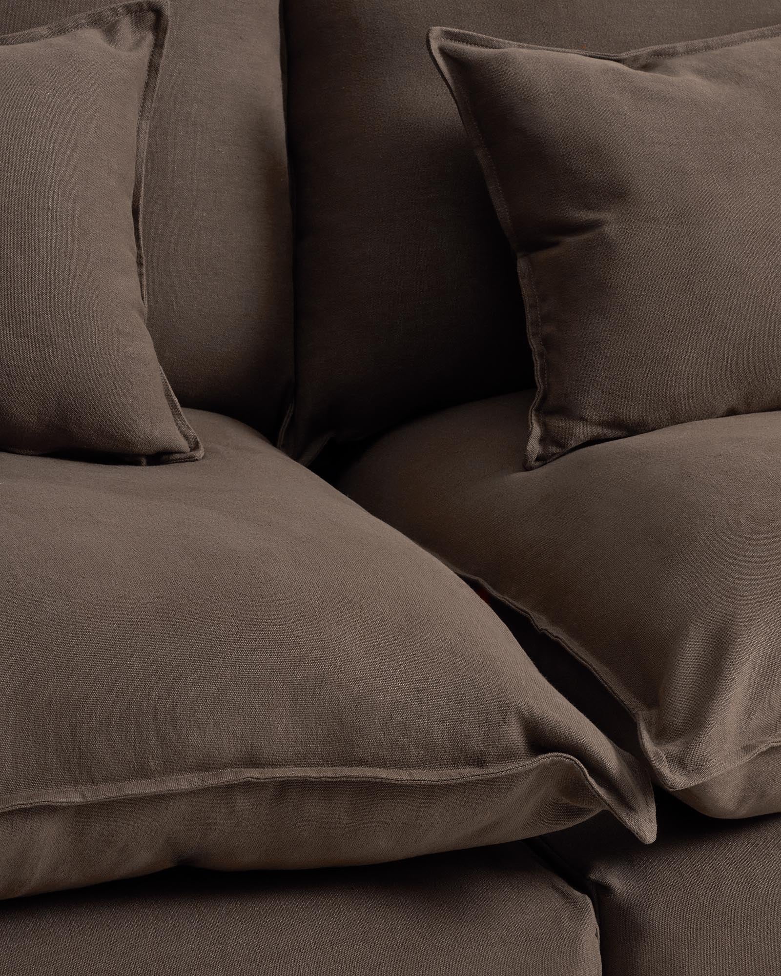 Elegantes 2-Sitzer-Modularsofa Anarela in taupe, aus hochwertigem Leinen mit abnehmbarem Bezug, ideal für stilvolle Wohnräume.