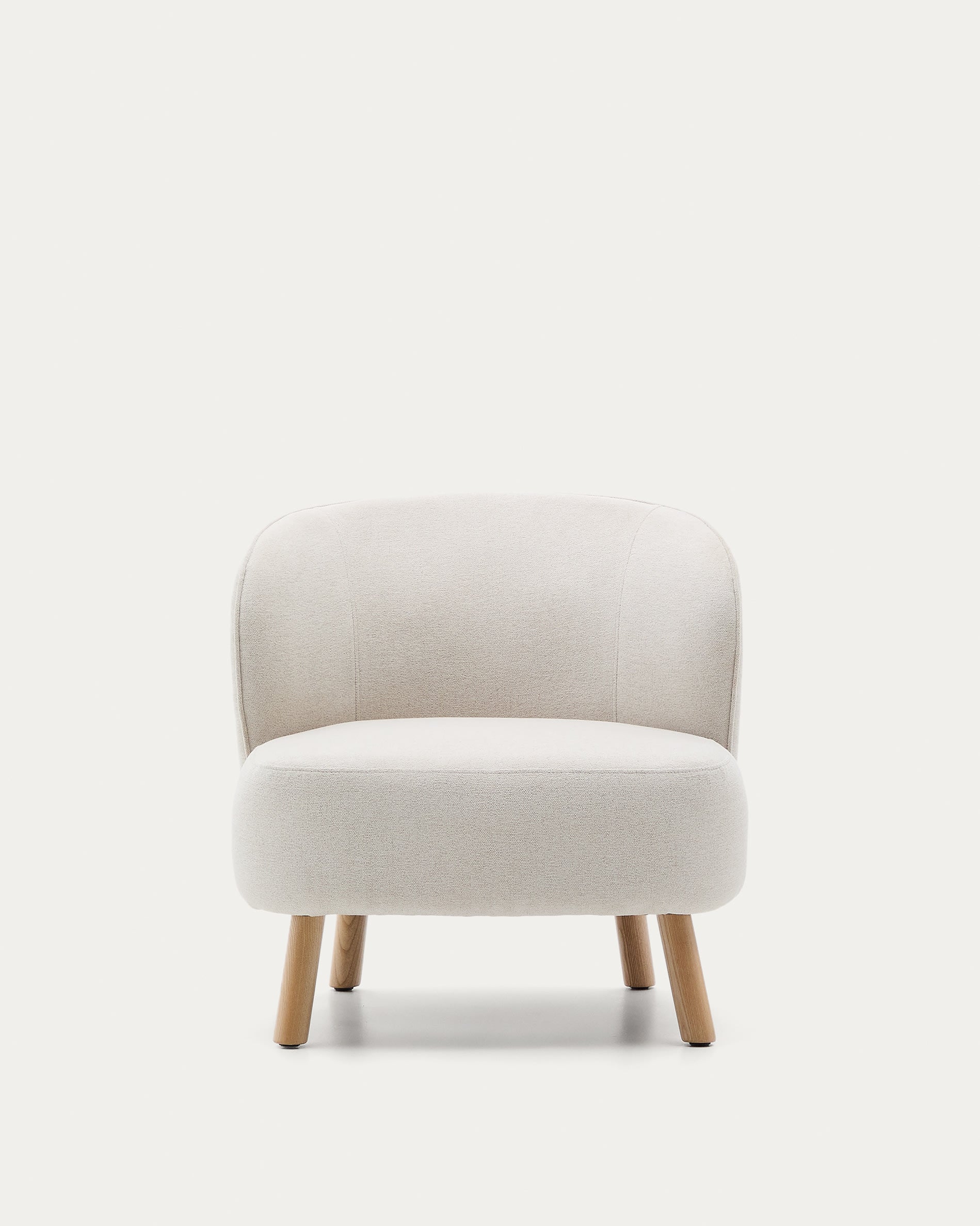 Sessel Ulit: Beiger Chenille-Stoff, robuste Buchenholzbeine mit natürlichem Finish, perfekter Komfort und Stil für Ihr Zuhause.