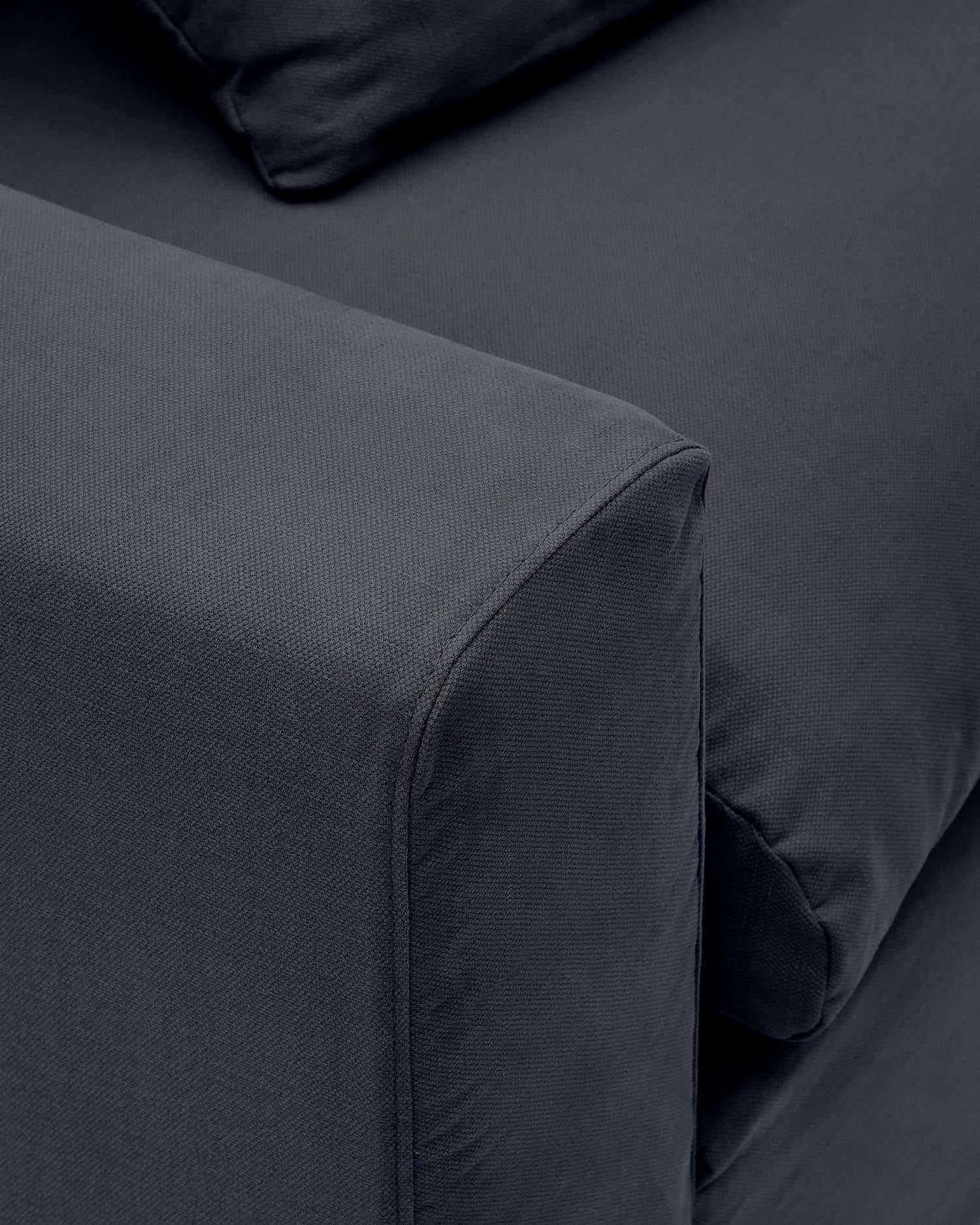 Entdecken Sie das stilvolle Nora 3-Sitzer-Sofa von Kave Home: Komfortable Sitzfläche, abnehmbare Bezüge aus Leinen und Baumwolle in elegantem Anthrazit.