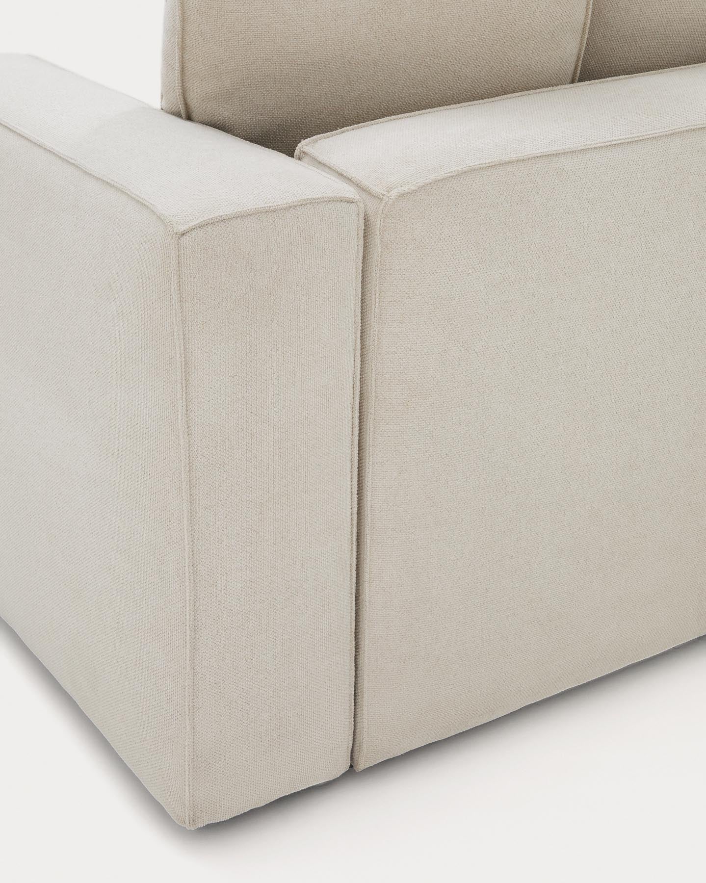 Beiges 3-Sitzer Bettsofa Marela mit linksseitiger Chaiselongue, stilvolles Design aus Chenille, ideal für Wohn- und Gästezimmer.