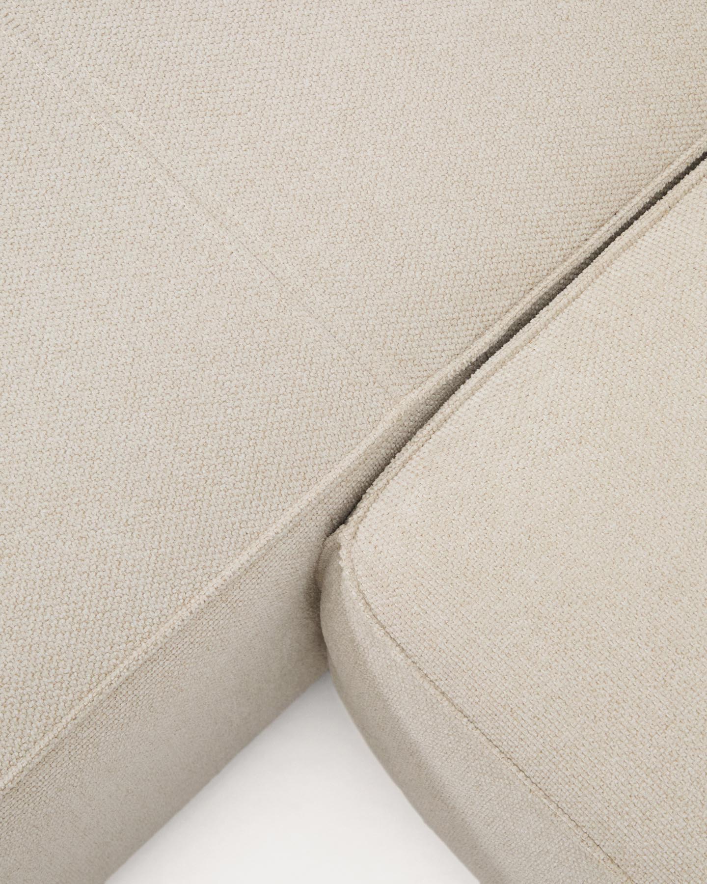 Elegantes 3-Sitzer Bettsofa Marela in beigem Chenille mit linksseitiger Chaiselongue, perfekt für entspannte Stunden und modernes Wohndesign.