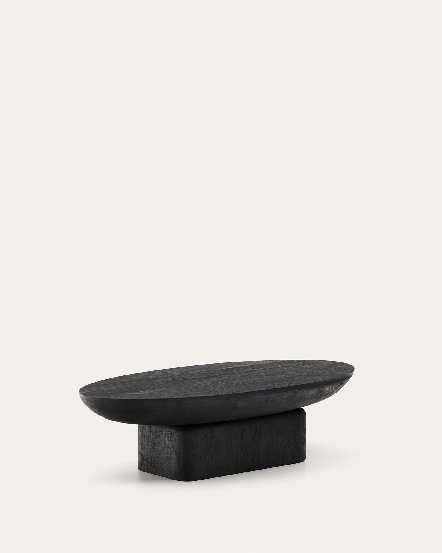 Entdecken Sie den Couchtisch Ovak aus massivem Akazienholz mit elegantem schwarzem Finish. FSC 100% zertifiziert, 140 x 70 cm, ideal für stilvolle Wohnräume.