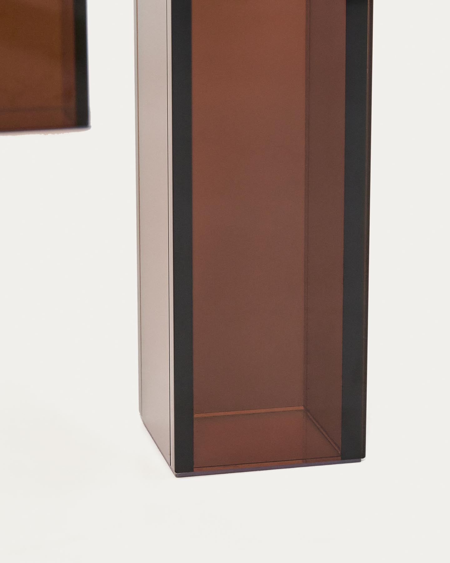 Eleganter Esstisch Adularia aus braunem Einscheiben-Sicherheitsglas, 200 x 100 cm, ideal für stilvolle Essbereiche und gesellige Anlässe.