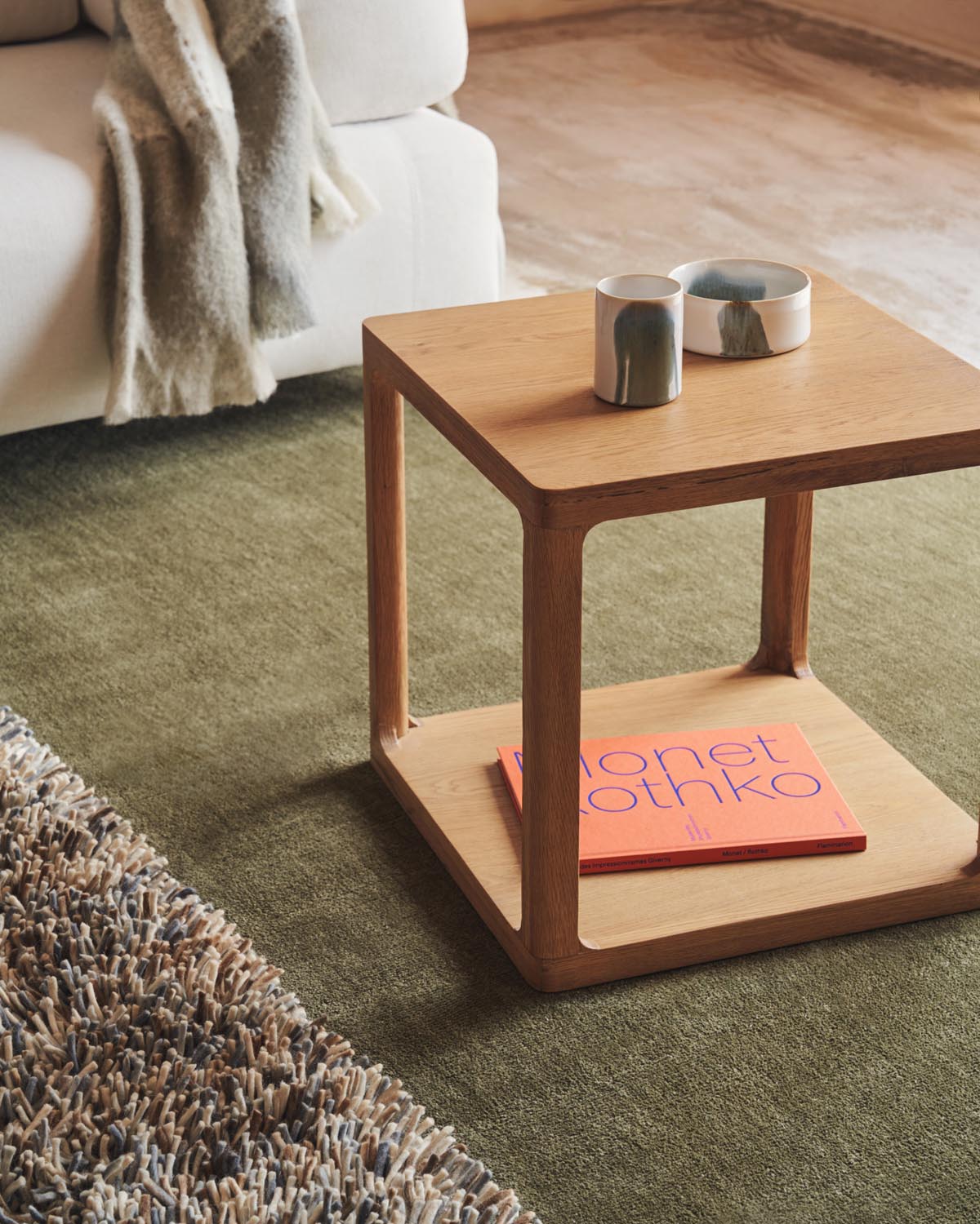 Stilvoller Maymai Eichenholz-Tisch 50x50 cm von Kave Home.