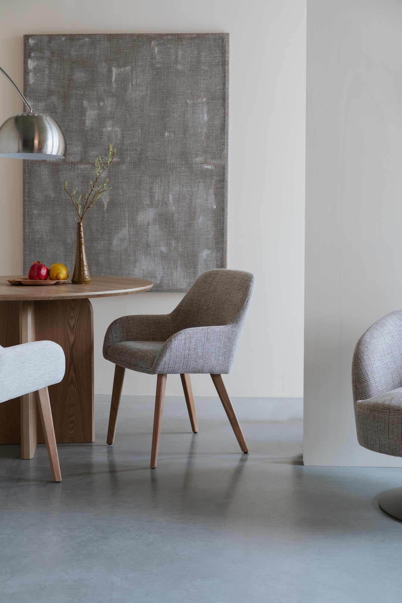 Eleganter Loua Stuhl von White Label Living, ideal für stilvolle Einrichtung und gemütliche Atmosphäre in Wohn- und Essbereichen.