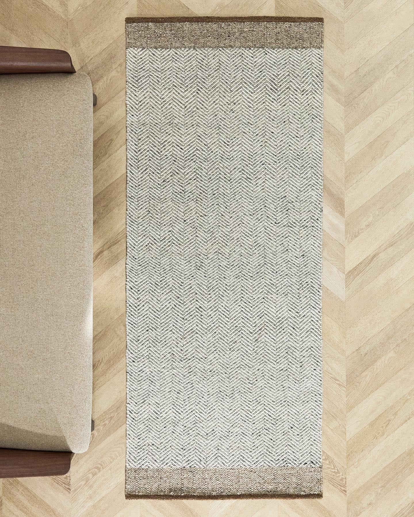 Beiger Läufer aus Wolle Nifelia mit kunstvollem Jacquard-Design, perfekt für stilvolle Akzente in jedem Raum, Größe 200 x 80 cm.
