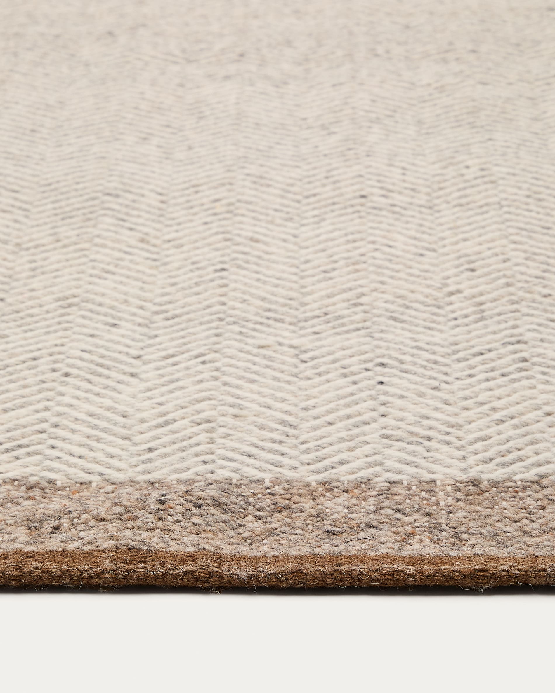 Eleganter beige Teppich Nifelia aus Wolle im Jacquard-Design, 160 x 230 cm, ideal für einladende Wohnräume.