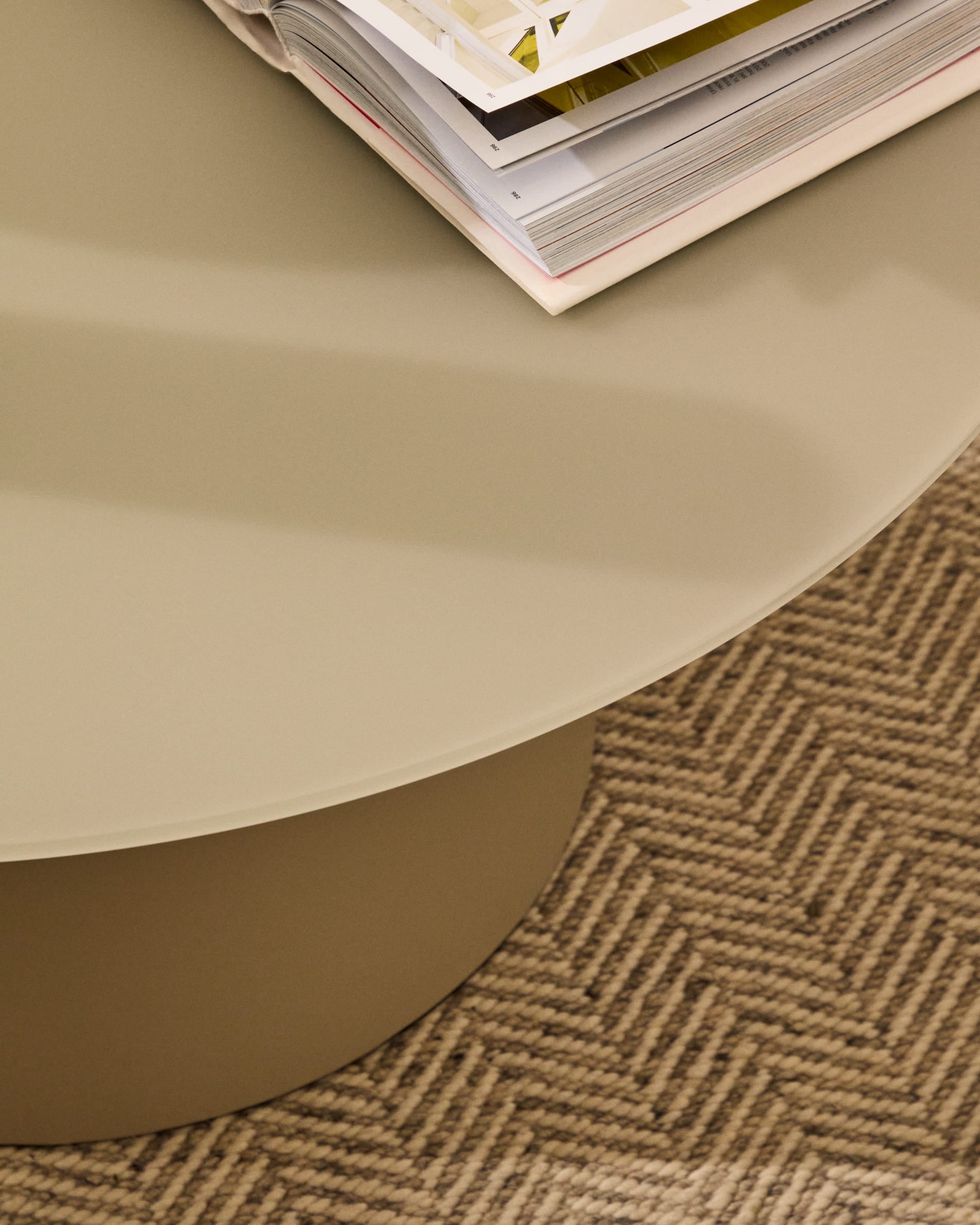 Beige Jacquard-Teppich Nifelia von Kave Home, 160 x 230 cm, aus feiner Wolle, perfektes Wohnaccessoire für stilvolle Räume.
