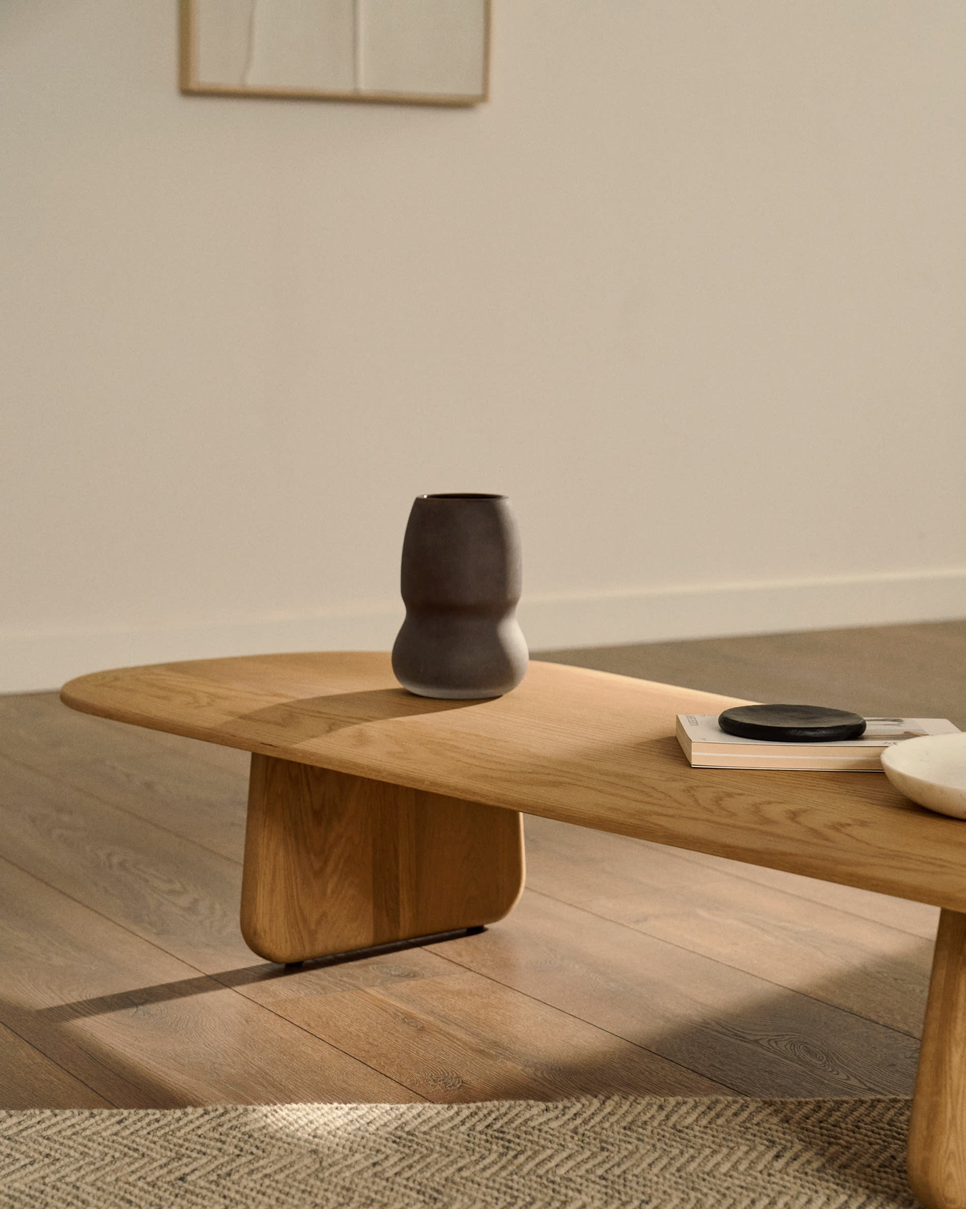 Teppich Nifelia, 160x230 cm, aus beiger Wolle mit Jacquard-Muster, perfekt für moderne und elegante Wohnräume, von Kave Home.