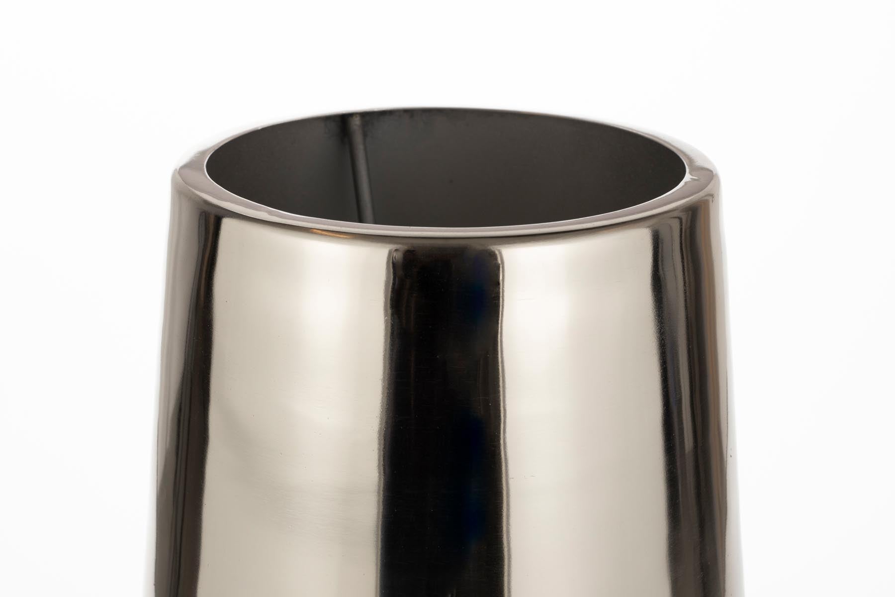 Elegante Tischleuchte Classy von Zuiver in schimmerndem Silber, ideal für stimmungsvolle Beleuchtung und modernes Interieur.
