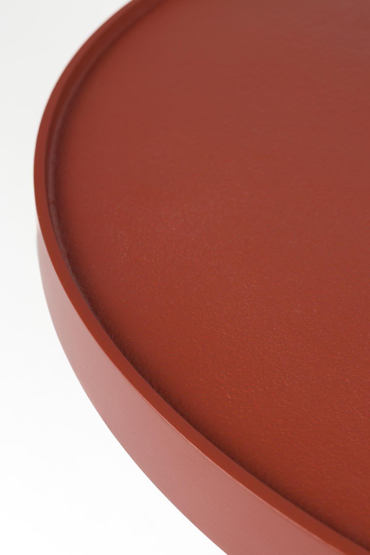 Eleganter Couchtisch Floss von Zuiver in strahlendem Rot, der jedem Raum einen Hauch von Modernität und Stil verleiht.