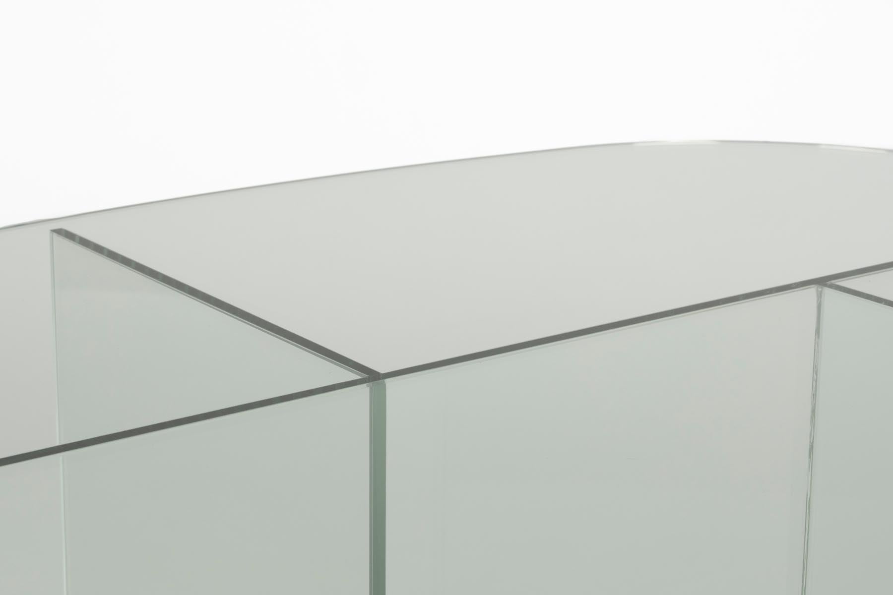 Moderner Couchtisch Linea von Zuiver, der mit klaren Linien und stilvollem Design jeden Wohnraum aufwertet.