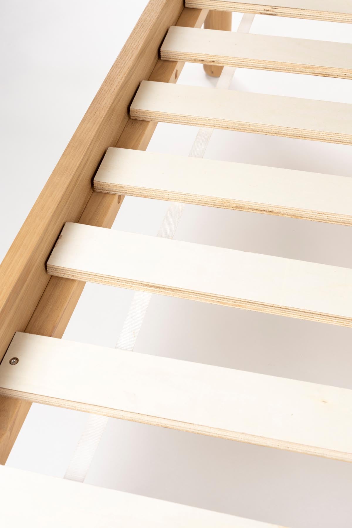 Bett Storm Webbing Natural 160 in Natural präsentiert im Onlineshop von KAQTU Design AG. Bett ist von Zuiver