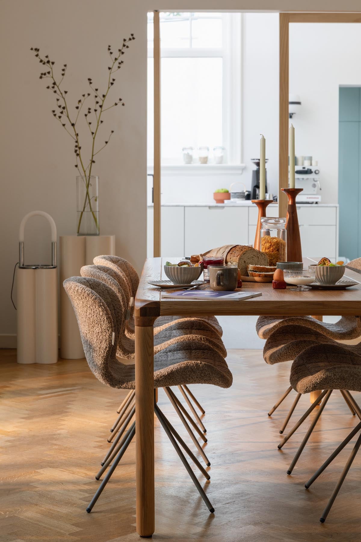 Stuhl OMG Soft in  Beige präsentiert im Onlineshop von KAQTU Design AG. Stuhl ist von Zuiver