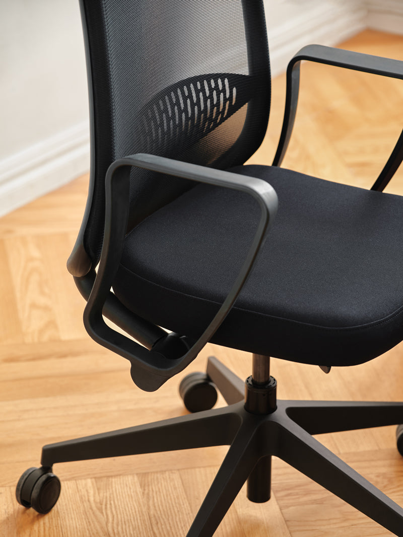 Astro ASR01 - Bürostuhl in  präsentiert im Onlineshop von KAQTU Design AG. Bürostuhl ist von Mdd