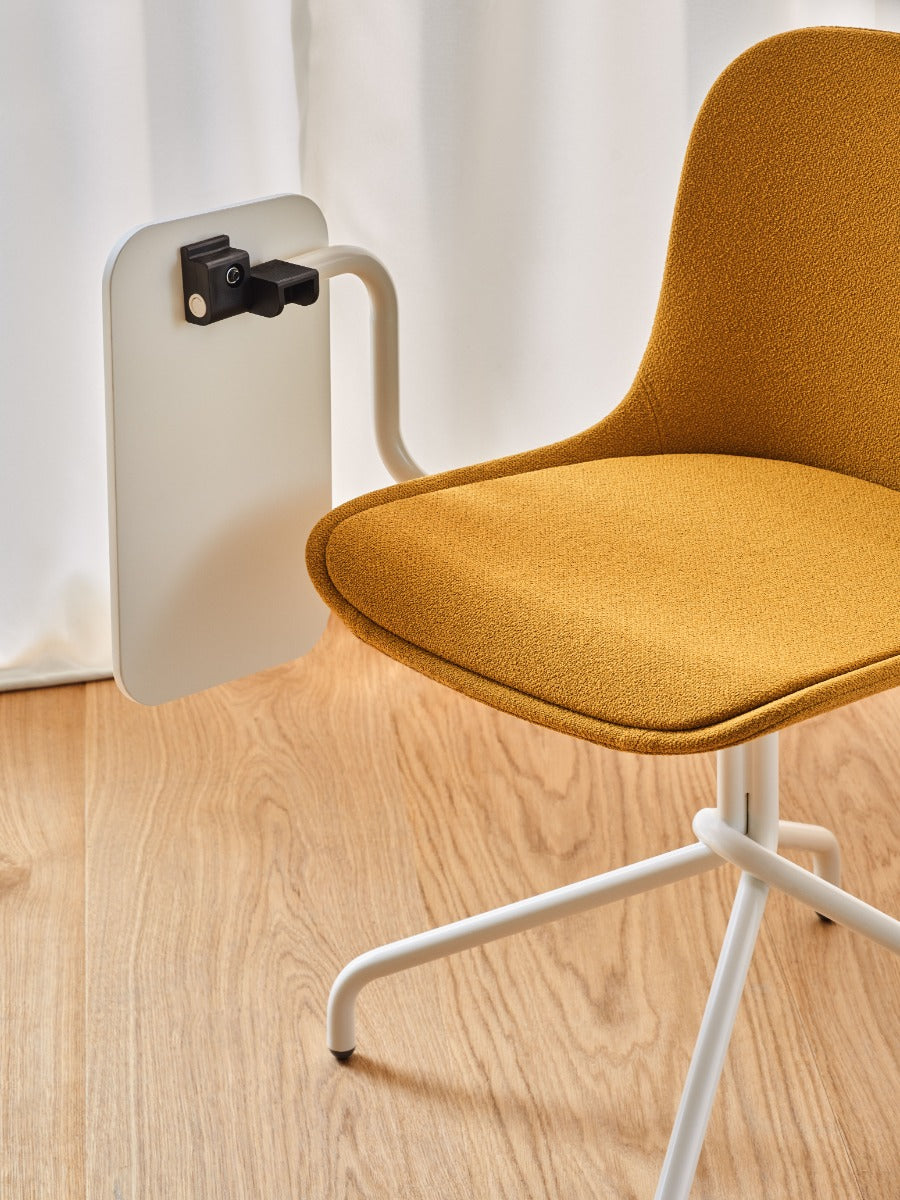 Baltic 2 Classic BLK4P13K - Stuhl Drehbasis in Beige präsentiert im Onlineshop von KAQTU Design AG. Drehstuhl ist von Mdd
