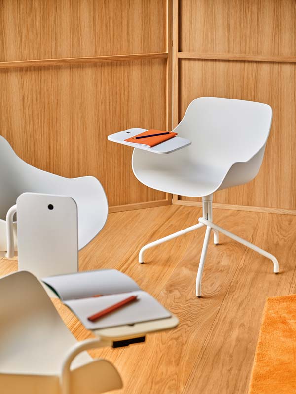 Baltic Basic BL1P13 - Stuhl Drehbasis in Rot präsentiert im Onlineshop von KAQTU Design AG. Drehstuhl ist von Mdd