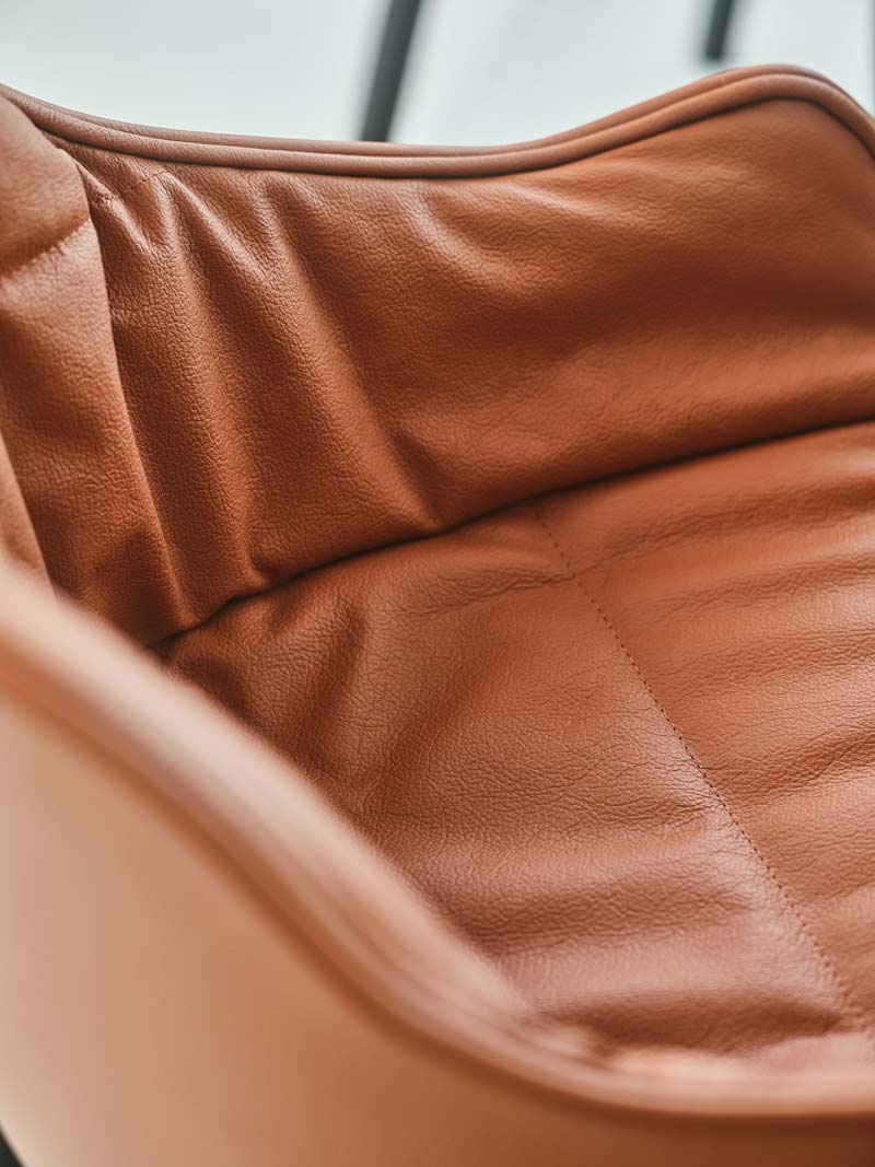 Baltic Soft Duo BL5P14 - Stuhl mit holzbasis in Umbra präsentiert im Onlineshop von KAQTU Design AG. Stuhl mit Armlehne ist von Mdd