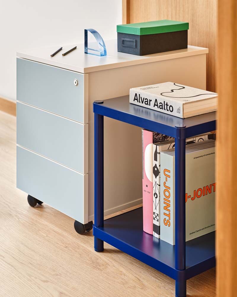 Stilt SIRS1 - Beistelltisch in Blau präsentiert im Onlineshop von KAQTU Design AG. Beistelltisch ist von Mdd