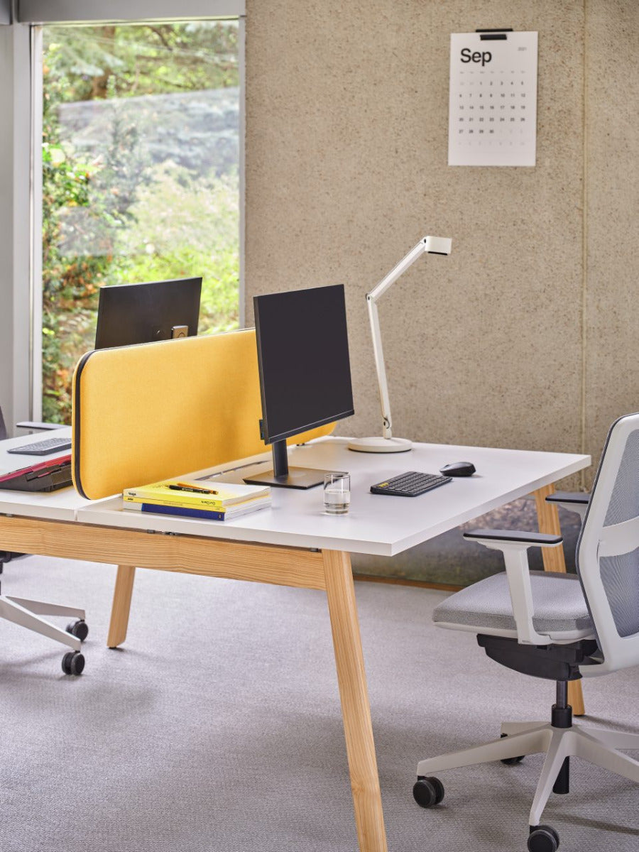 Ogi B Bench BOB330E2 - Doppelschreibtisch in Weiss Pastell präsentiert im Onlineshop von KAQTU Design AG. Schreibtisch ist von Mdd