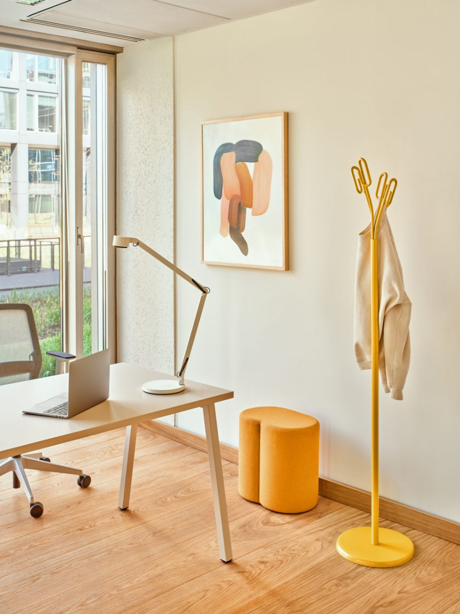 Clip CP01 - Kleiderständer in Ziegelrot präsentiert im Onlineshop von KAQTU Design AG. Kleiderständer ist von Mdd