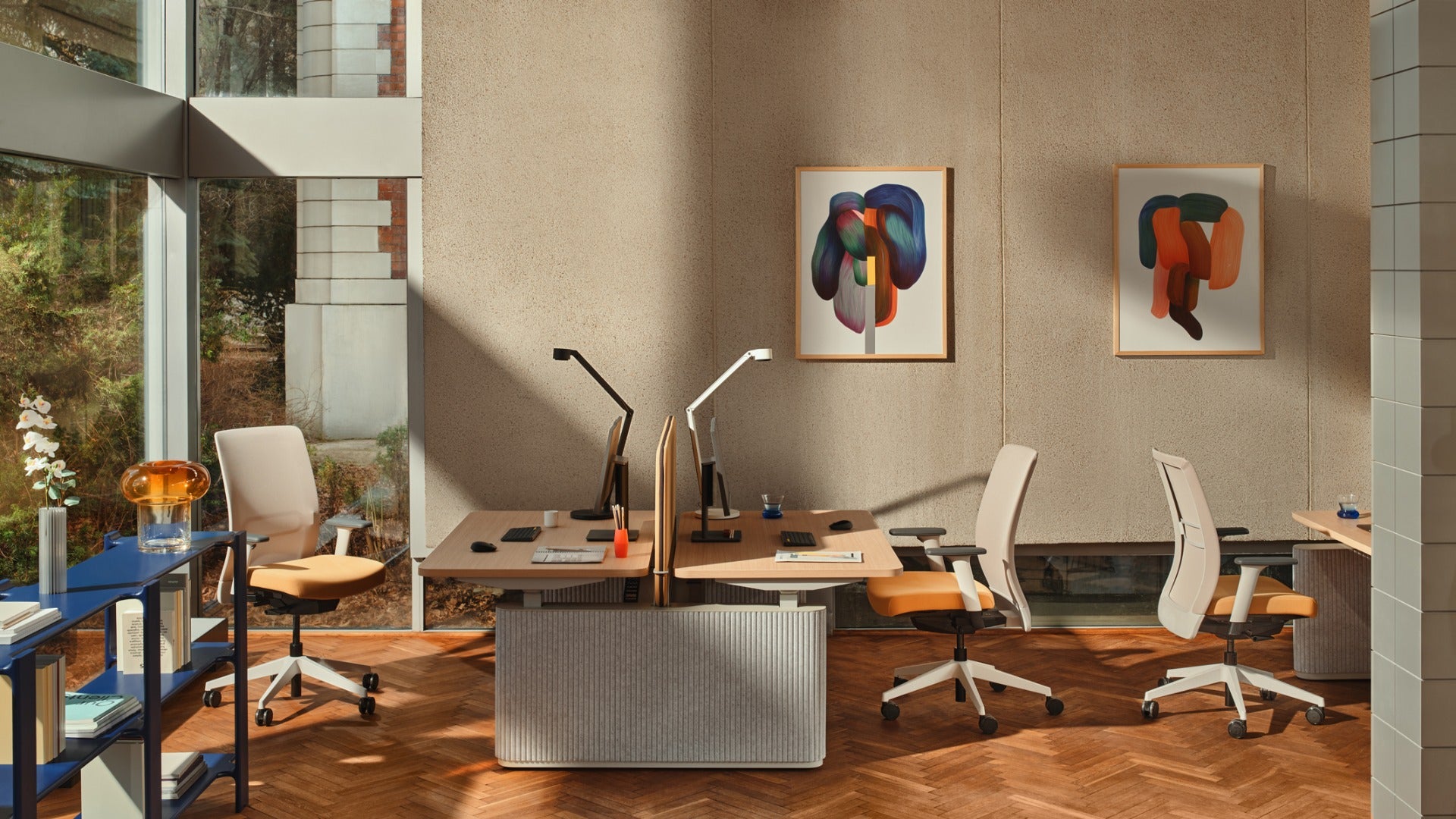 Ogi Drive Bench BODF718 - elektrisch höhenverstellbarer Bench mit Fußelementen aus Filz in Anthrazit präsentiert im Onlineshop von KAQTU Design AG. Schreibtisch ist von Mdd