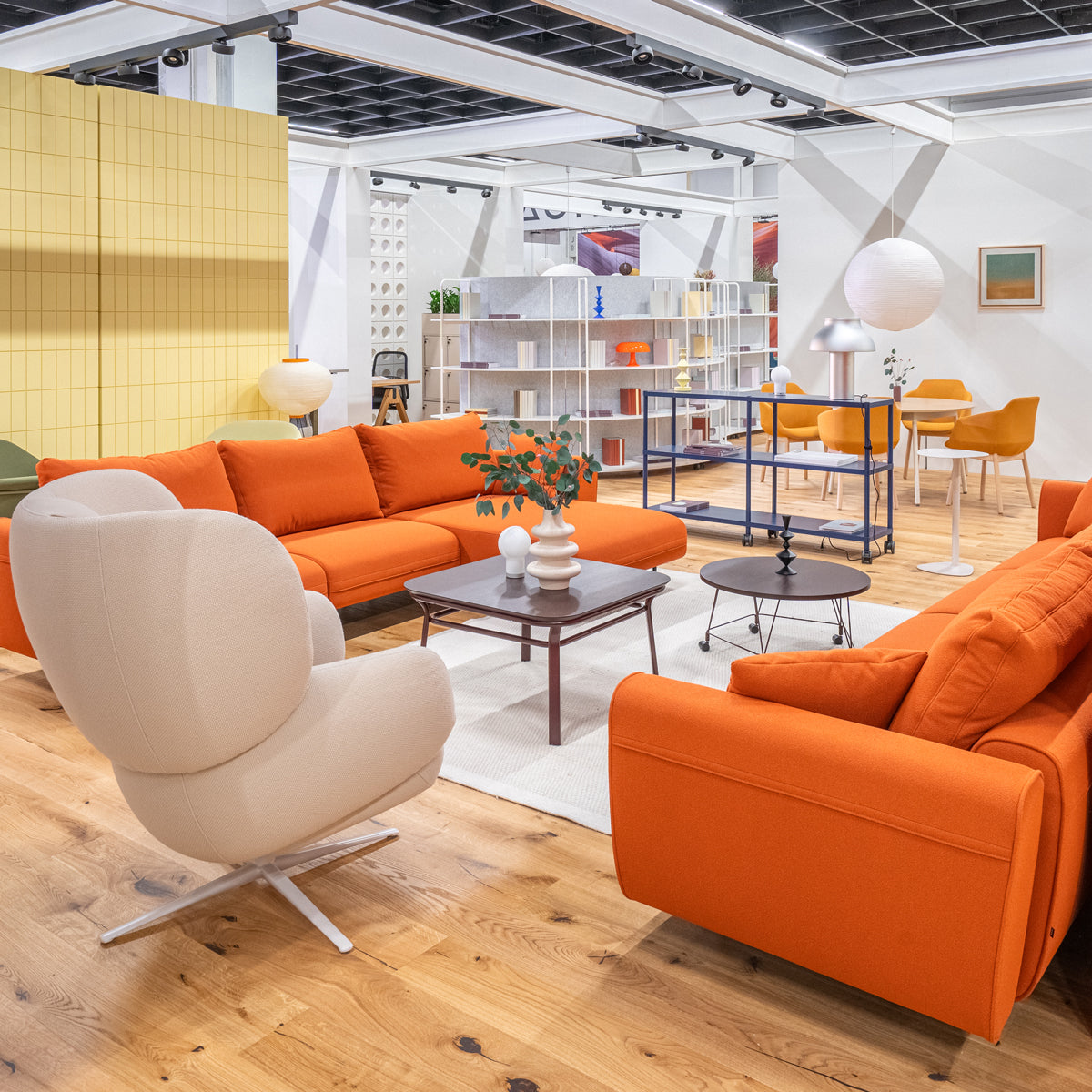 Lotus LTS03 - Sofa in Beige präsentiert im Onlineshop von KAQTU Design AG. 2er Sofa ist von Mdd