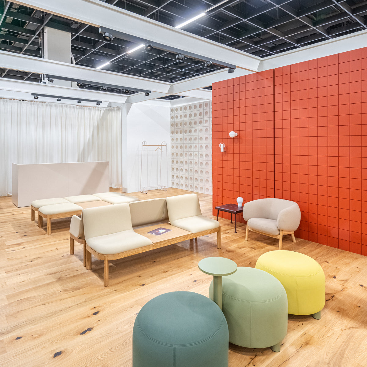 Tera TRA38P - modulare Empfangstheke in Eiche Grau präsentiert im Onlineshop von KAQTU Design AG. Empfangsdesk ist von Mdd