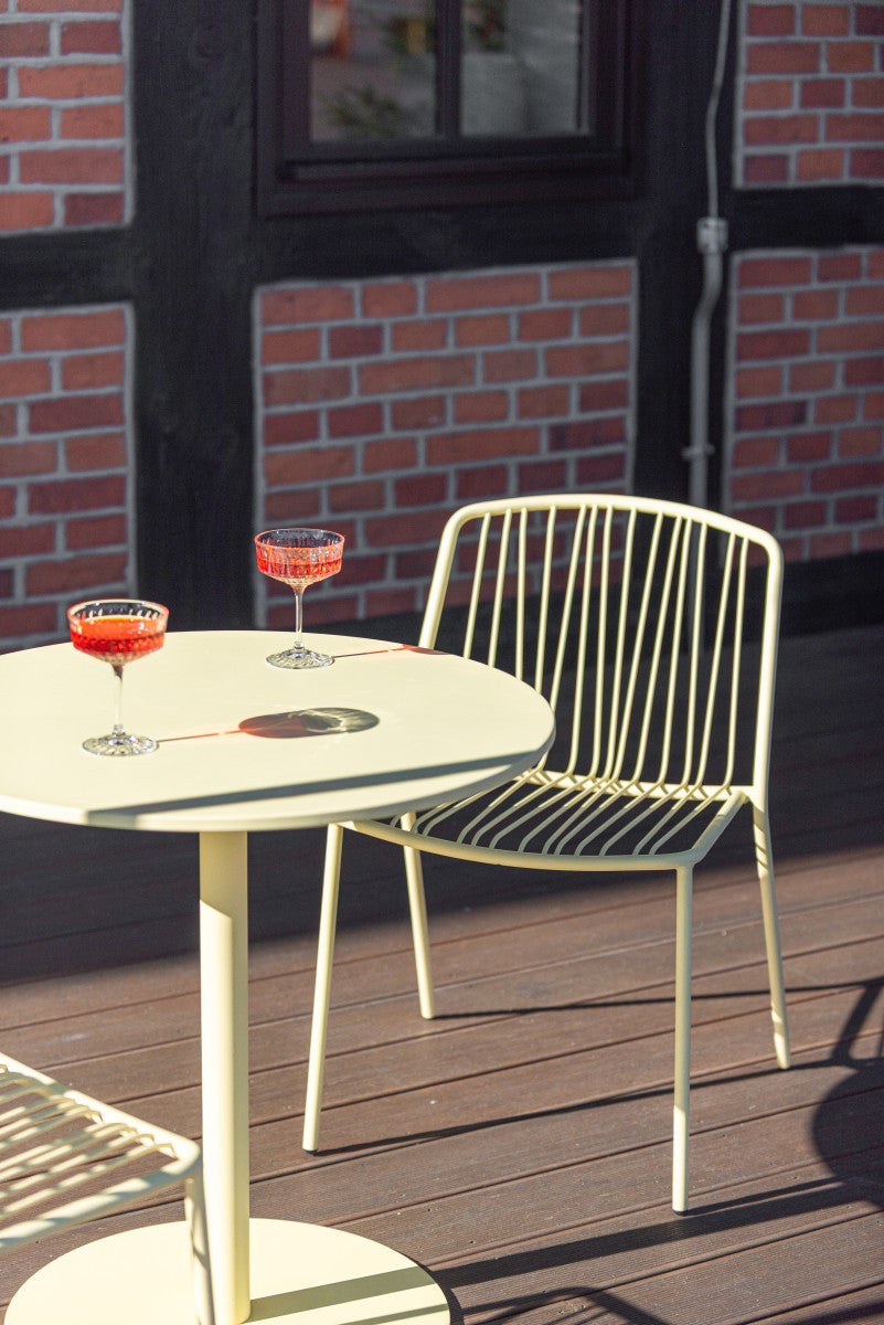 Bolt OSTK77 - Cafeteriatisch in Gelb präsentiert im Onlineshop von KAQTU Design AG. Gartentisch ist von Mdd