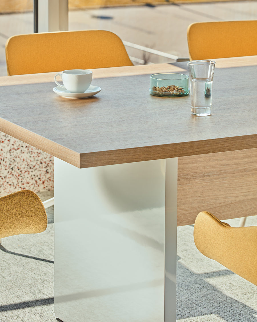 Mito MIT06 - Chefzimmer-Tisch in Bernsteineiche präsentiert im Onlineshop von KAQTU Design AG. Schreibtisch ist von Mdd