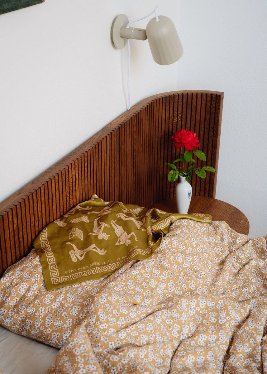 Hug HGB140 - Holzbett in Eiche Natur präsentiert im Onlineshop von KAQTU Design AG. Bett ist von Tamo