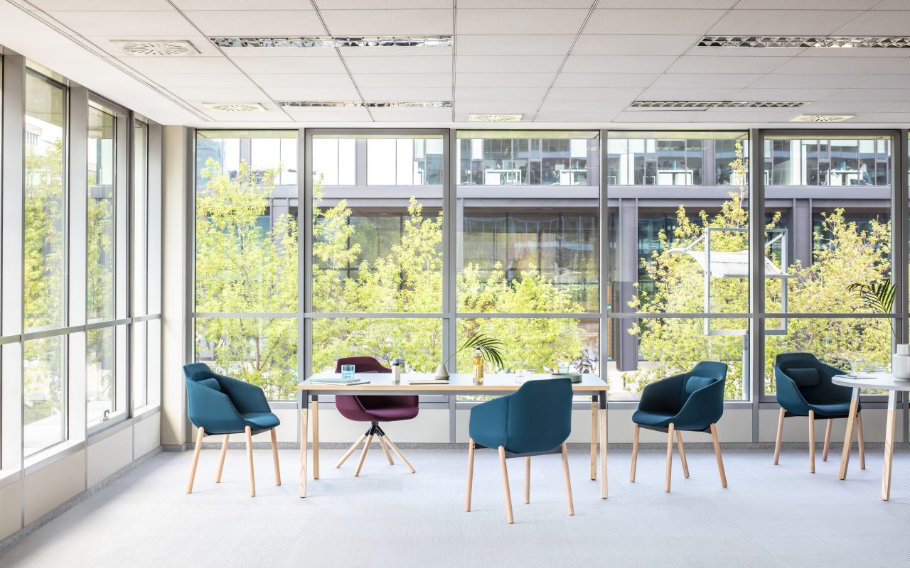 Ogi W PLD12E - Tisch mit Holzbeinen in Weiss Pastell präsentiert im Onlineshop von KAQTU Design AG. Esstisch ist von Mdd