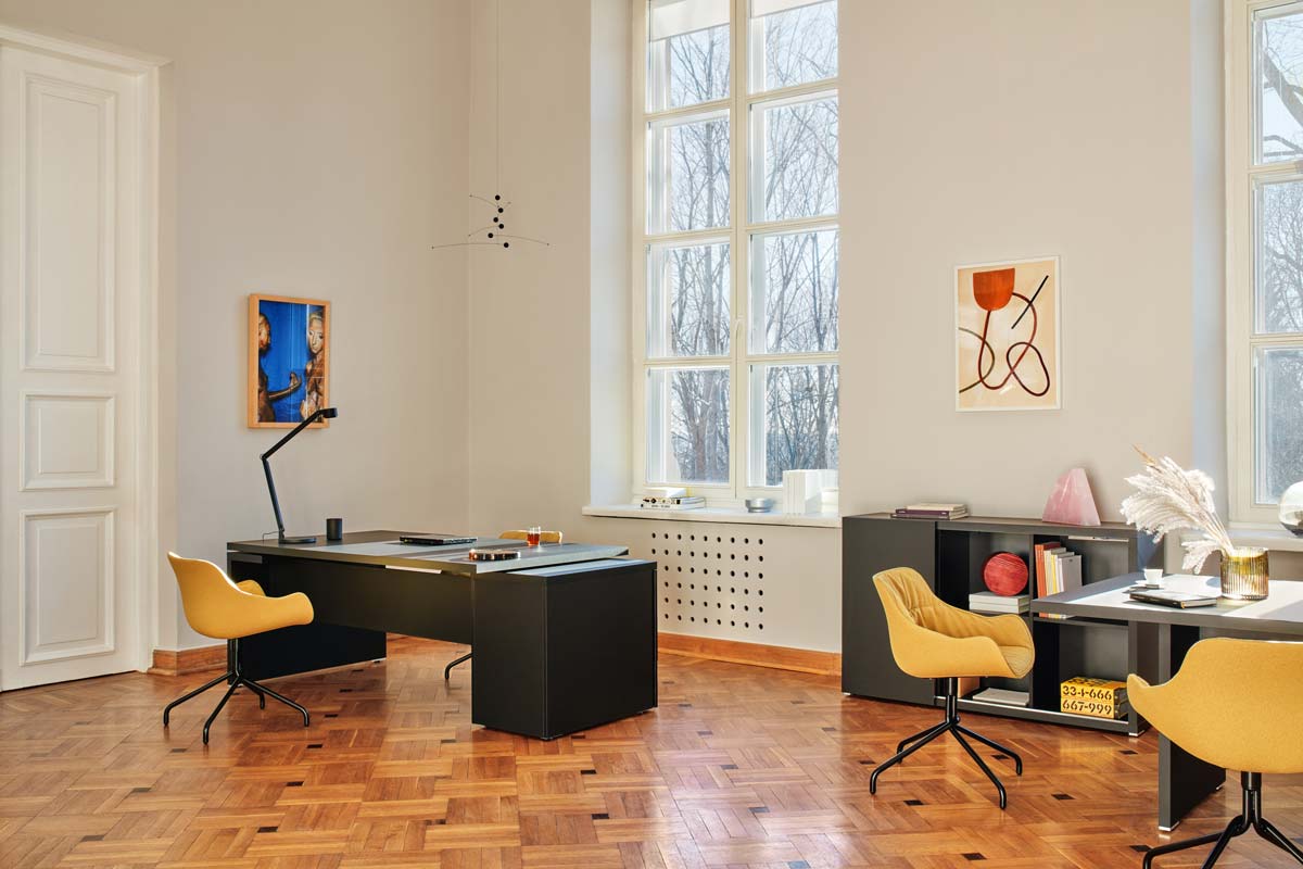 Mito MIT34 - Chefzimmerschrank in Schwarz präsentiert im Onlineshop von KAQTU Design AG. Büroschrank ist von Mdd