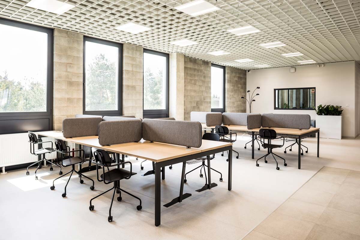 Ogi U Bench BOU42E4 - Doppelschreibtisch in Honigeiche präsentiert im Onlineshop von KAQTU Design AG. Schreibtisch ist von Mdd