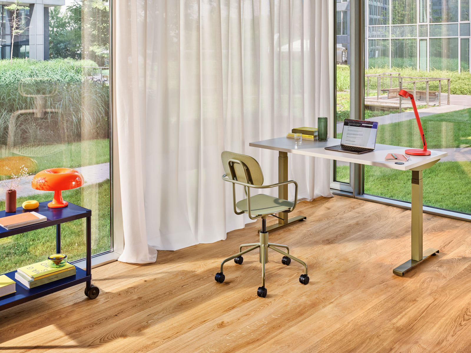 Ogi Drive  BODK70 - Schreibtisch elektrisch höhenverstellbar, zweimotoriges Gestell in Honigeiche präsentiert im Onlineshop von KAQTU Design AG. Schreibtisch ist von Mdd