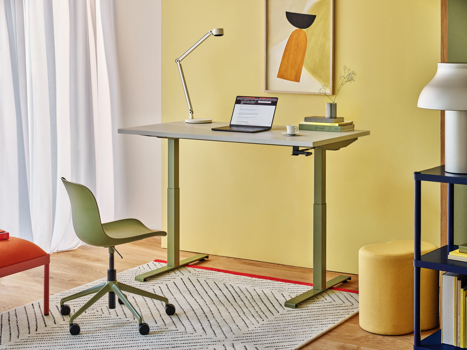 Ogi Drive BOC05 - Schreibtisch mit manueller Höhenverstellung in  präsentiert im Onlineshop von KAQTU Design AG. Schreibtisch ist von Mdd
