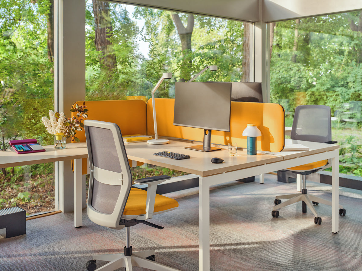 Ogi U Bench BOU34E2 - Doppelschreibtisch in Honigeiche präsentiert im Onlineshop von KAQTU Design AG. Schreibtisch ist von Mdd