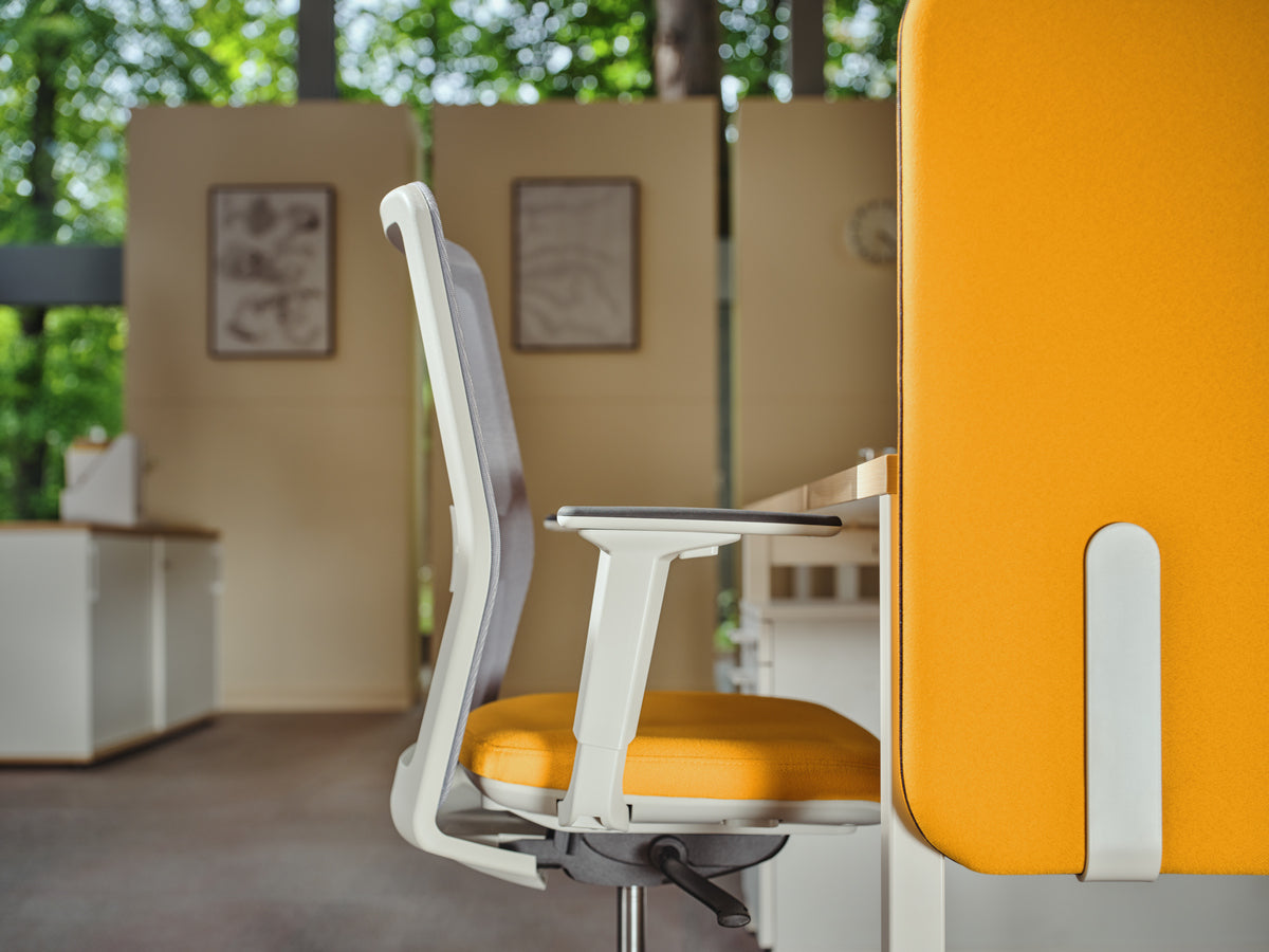 Evo EV01 - Bürostuhl Mesh-Rückenlehne in Orange präsentiert im Onlineshop von KAQTU Design AG. Bürostuhl ist von Mdd