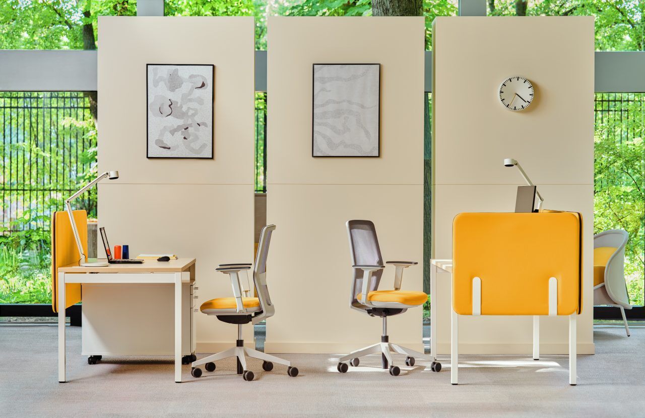 Ogi Y BOY04E3 - Schreibtisch in Honigeiche präsentiert im Onlineshop von KAQTU Design AG. Schreibtisch ist von Mdd
