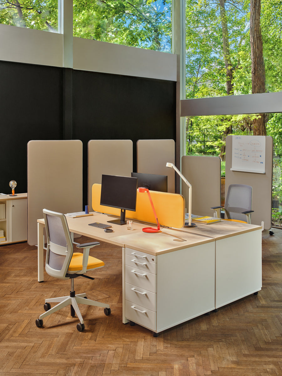 Ogi U BOU30E3 - Schreibtisch in Honigeiche präsentiert im Onlineshop von KAQTU Design AG. Schreibtisch ist von Mdd