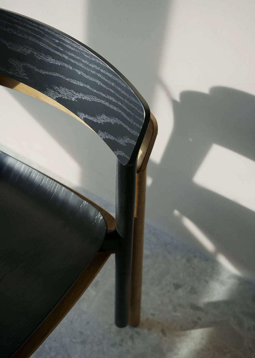 Arche ARCH02 - Stuhl in Dunkel Eiche präsentiert im Onlineshop von KAQTU Design AG. Stuhl ist von Tamo