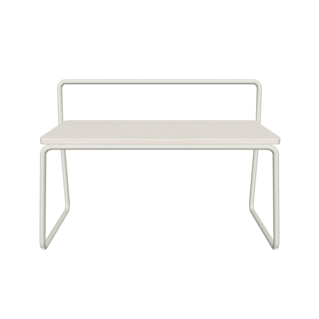 Elegante Sitzbank Tinn mit Eschenfurnier und beigem Metallgestell, ideal für eine stilvolle und moderne Wohnatmosphäre.