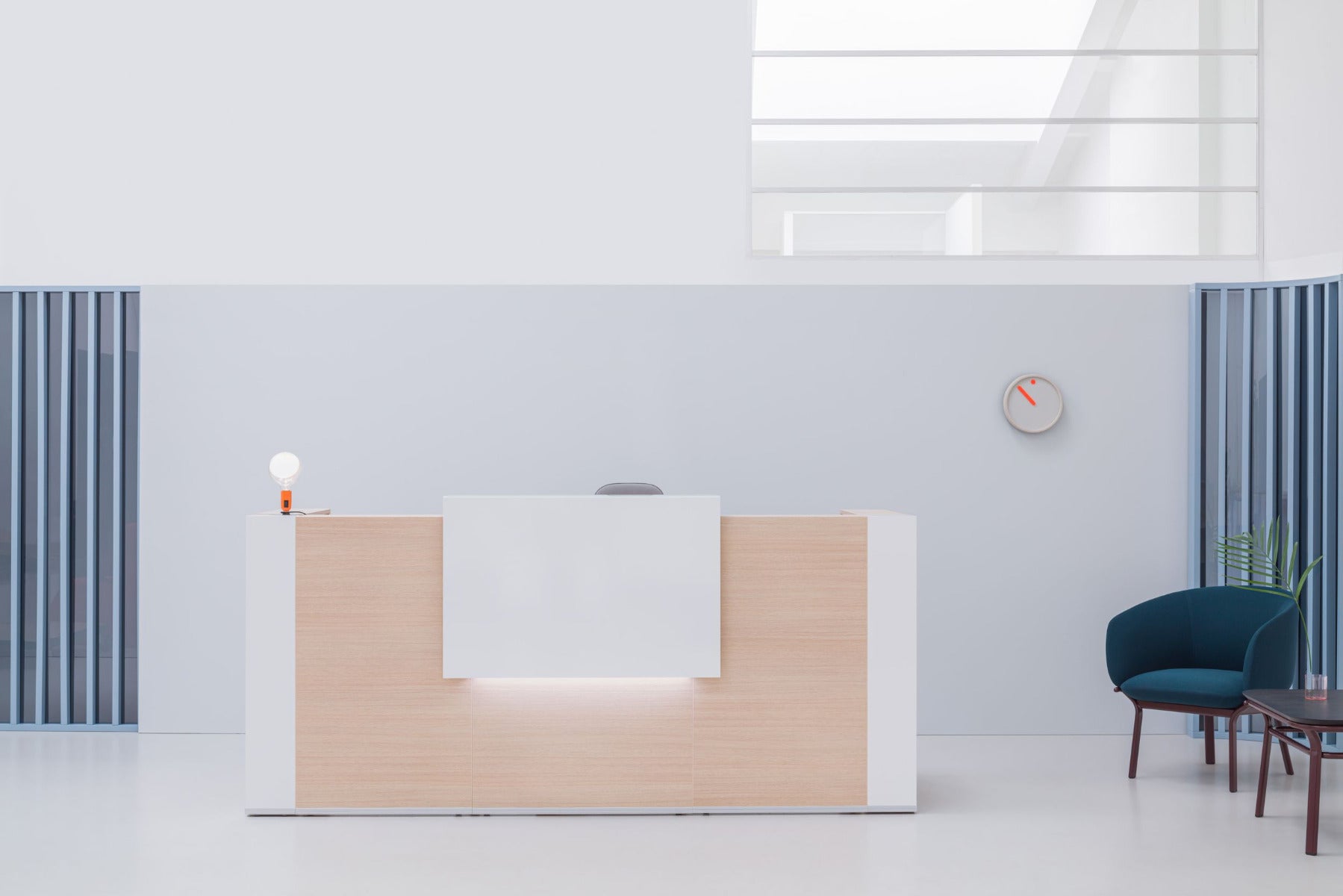 Tera TRA20 - modulare Empfangstheke in Eiche Grau präsentiert im Onlineshop von KAQTU Design AG. Empfangsdesk ist von Mdd