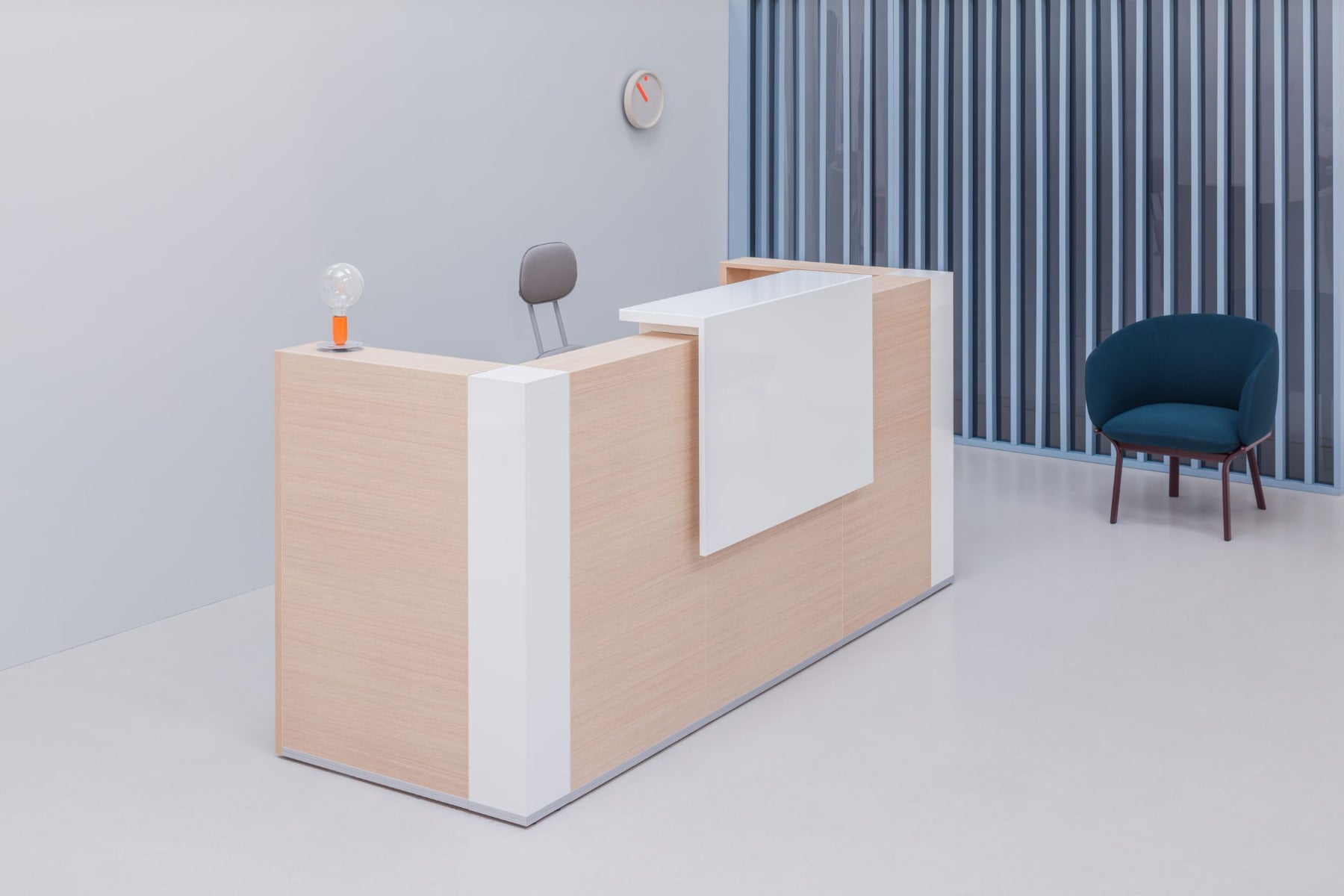 Tera TRA39P - modulare Empfangstheke in Eiche Grau präsentiert im Onlineshop von KAQTU Design AG. Empfangsdesk ist von Mdd