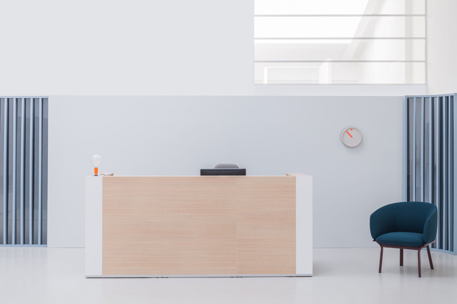 Tera TRA117 - modulare Empfangstheke in Eiche Grau präsentiert im Onlineshop von KAQTU Design AG. Empfangsdesk ist von Mdd