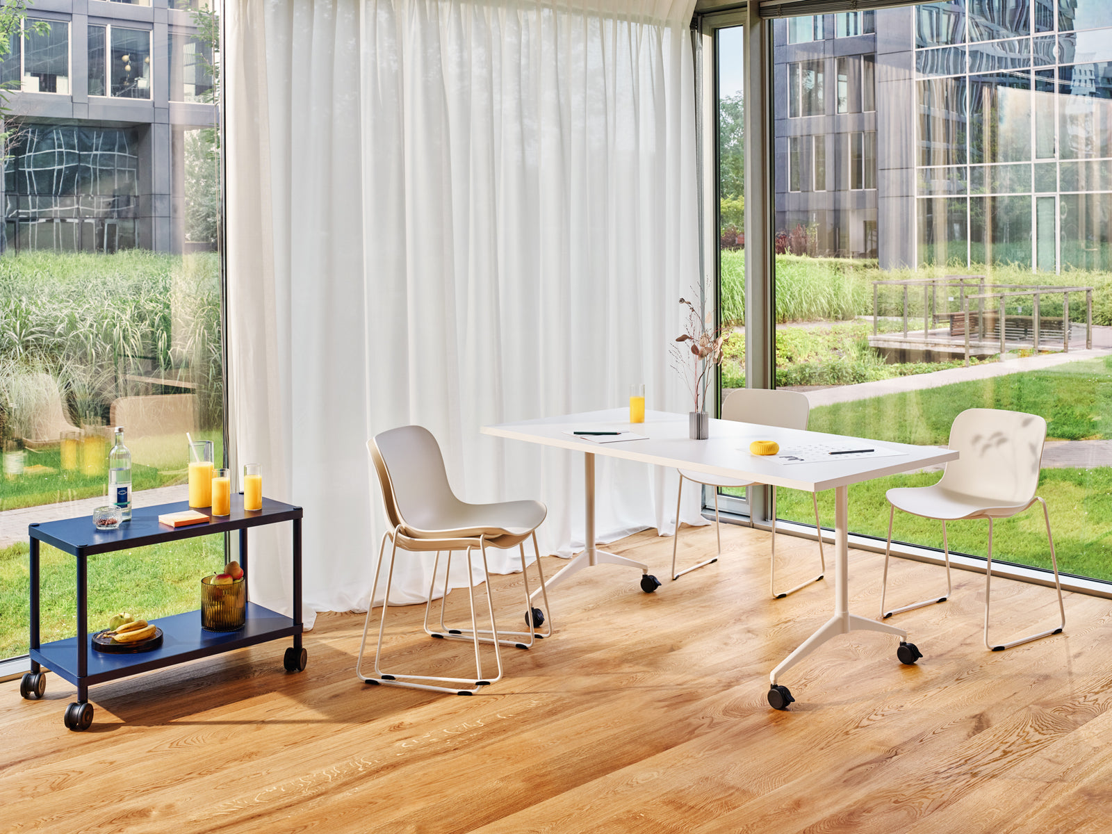 Revi RV03 - Klapptisch in Honigeiche präsentiert im Onlineshop von KAQTU Design AG. Konferenztisch ist von Mdd
