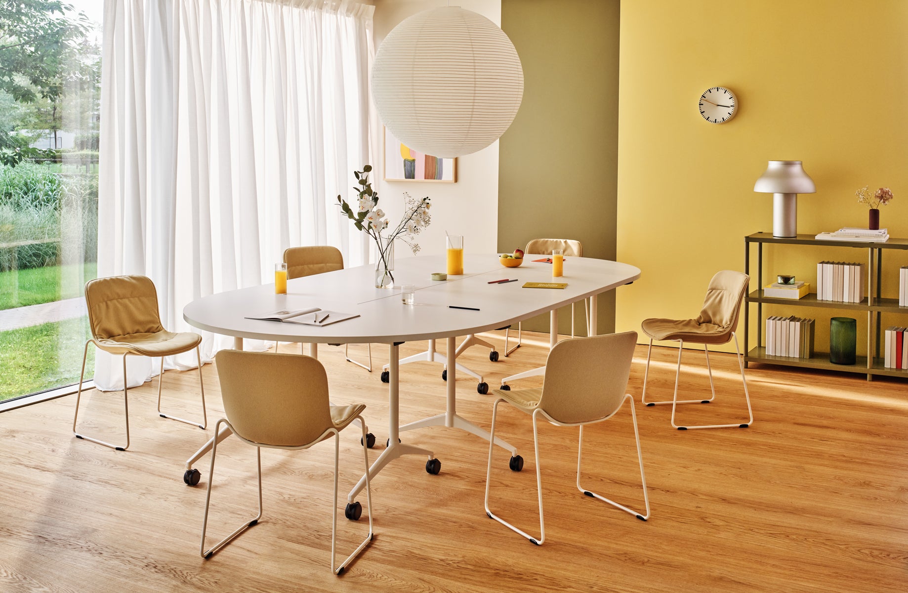 Revi RV10 - Klapptisch in Honigeiche präsentiert im Onlineshop von KAQTU Design AG. Konferenztisch ist von Mdd